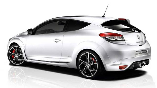 Por fora, todas as unidades da versão possuem pintura perolizada branca e acabamento em preto | <a href="https://beta-develop.quatrorodas.abril.com.br/noticias/renault-apresenta-megane-r-s-250-monaco-gp-300252_p.shtml" rel="migration">Leia mais</a> Por fora, todas as unidades da versão possuem pintura perolizada branca e acabamento em preto | <a href="https://beta-develop.quatrorodas.abril.com.br/noticias/renault-apresenta-megane-r-s-250-monaco-gp-300252_p.shtml" rel="migration">Leia mais</a>