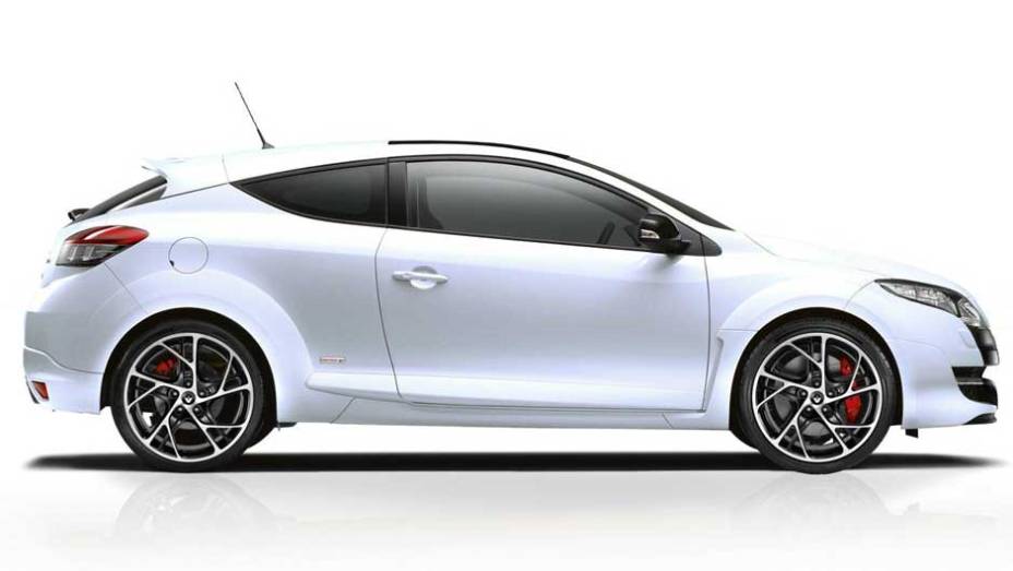 As rodas de 19 polegadas recebem freios Brembo com pin&ccedil;as em vermelho | <a href="https://beta-develop.quatrorodas.abril.com.br/noticias/renault-apresenta-megane-r-s-250-monaco-gp-300252_p.shtml" rel="migration">Leia mais</a>