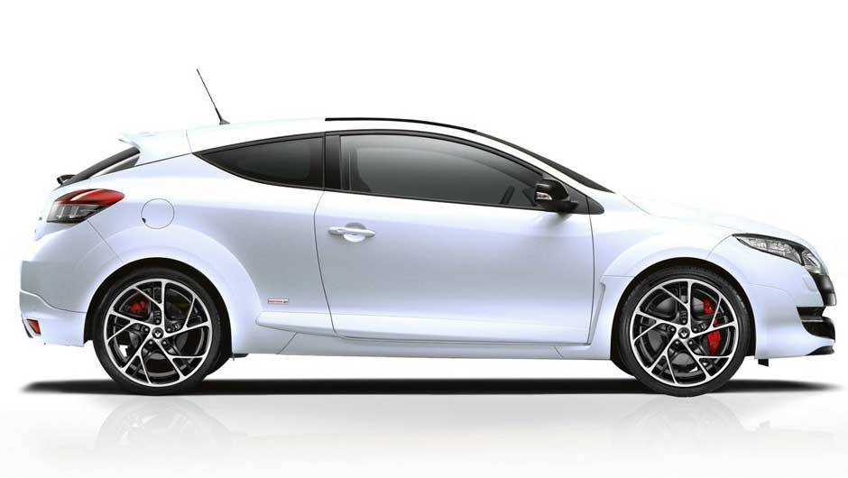 As rodas de 19 polegadas recebem freios Brembo com pin&ccedil;as em vermelho | <a href="https://beta-develop.quatrorodas.abril.com.br/noticias/renault-apresenta-megane-r-s-250-monaco-gp-300252_p.shtml" rel="migration">Leia mais</a>