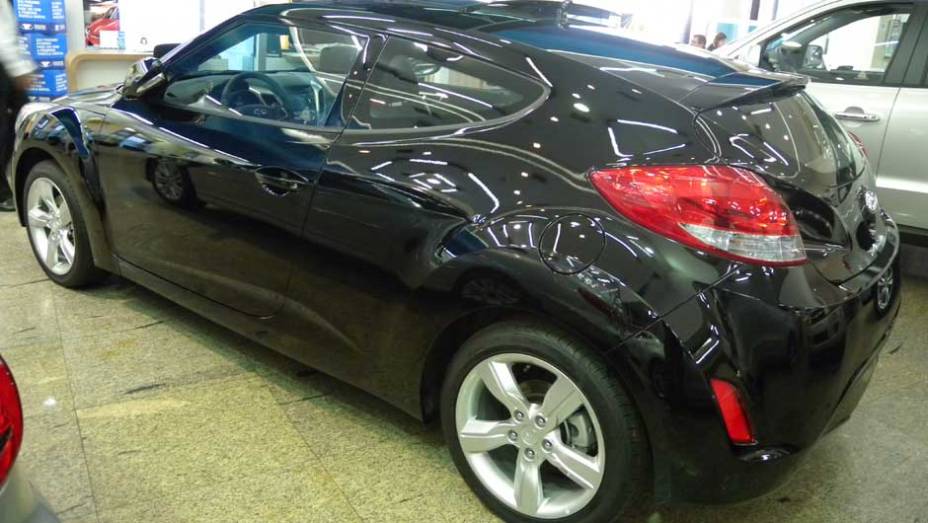Hyundai Veloster | <a href="https://beta-develop.quatrorodas.abril.com.br/noticias/veloster-elantra-ja-estao-venda-concessionarias-hyundai-303518_p.shtml" rel="migration">Leia mais</a>