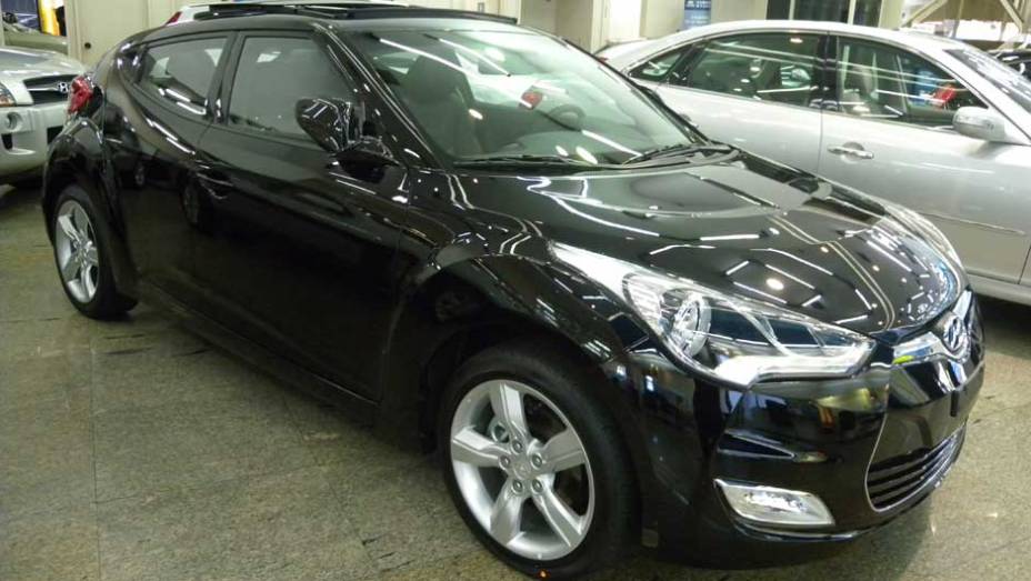 Hyundai Veloster | <a href="https://beta-develop.quatrorodas.abril.com.br/noticias/veloster-elantra-ja-estao-venda-concessionarias-hyundai-303518_p.shtml" rel="migration">Leia mais</a>