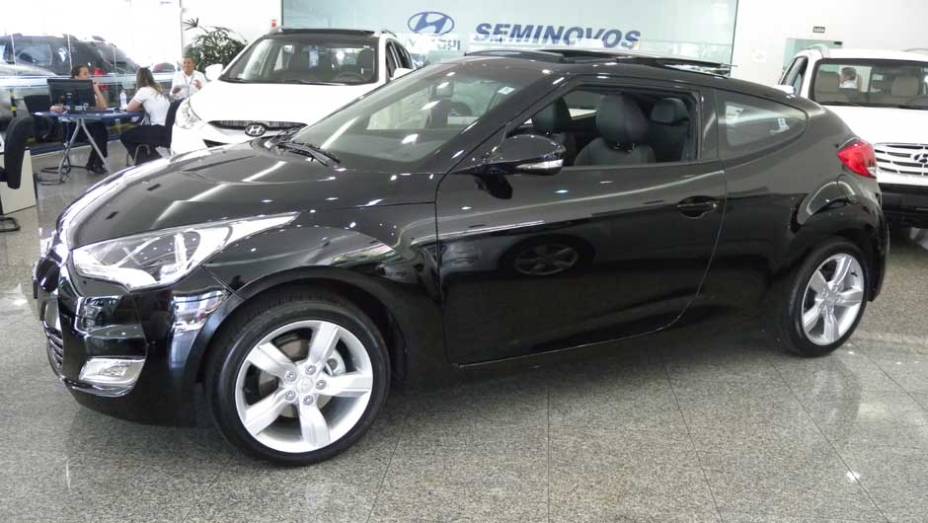 Hyundai Veloster | <a href="https://beta-develop.quatrorodas.abril.com.br/noticias/veloster-elantra-ja-estao-venda-concessionarias-hyundai-303518_p.shtml" rel="migration">Leia mais</a>