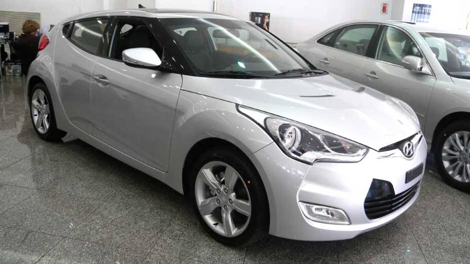Hyundai Veloster | <a href="https://beta-develop.quatrorodas.abril.com.br/noticias/veloster-elantra-ja-estao-venda-concessionarias-hyundai-303518_p.shtml" rel="migration">Leia mais</a>