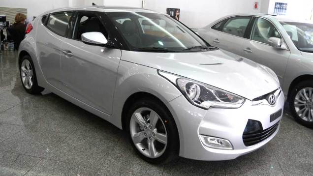Hyundai Veloster | <a href="https://beta-develop.quatrorodas.abril.com.br/noticias/veloster-elantra-ja-estao-venda-concessionarias-hyundai-303518_p.shtml" rel="migration">Leia mais</a>