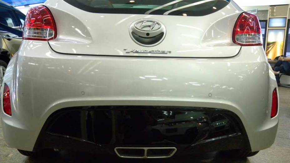 Hyundai Veloster | <a href="https://beta-develop.quatrorodas.abril.com.br/noticias/veloster-elantra-ja-estao-venda-concessionarias-hyundai-303518_p.shtml" rel="migration">Leia mais</a>