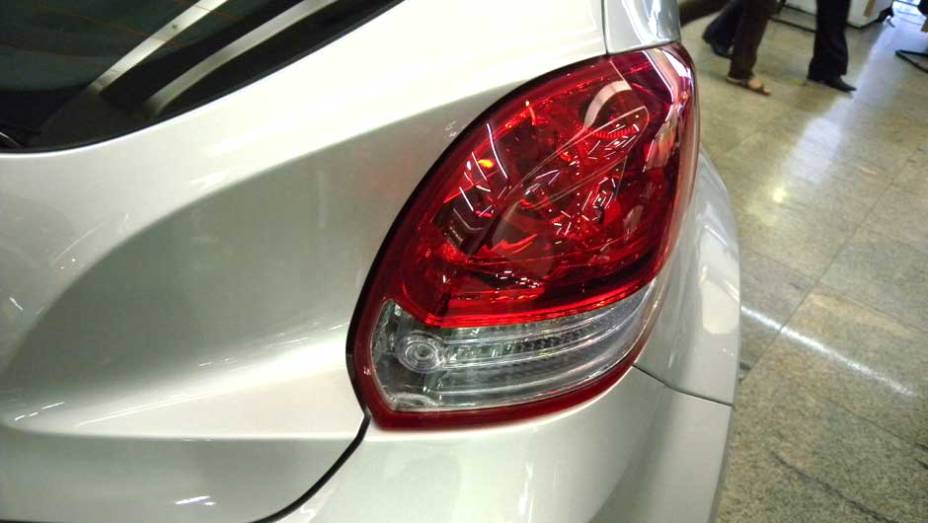 Hyundai Veloster | <a href="https://beta-develop.quatrorodas.abril.com.br/noticias/veloster-elantra-ja-estao-venda-concessionarias-hyundai-303518_p.shtml" rel="migration">Leia mais</a>