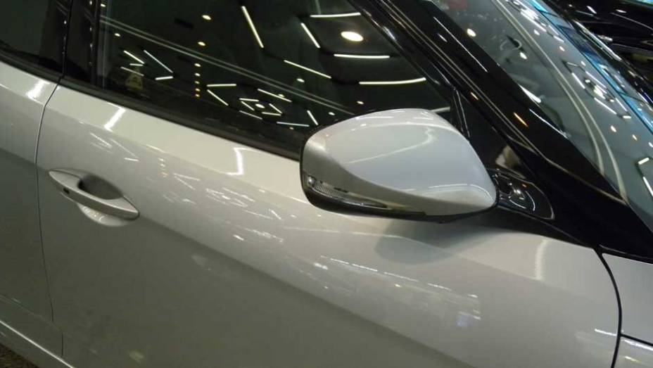Hyundai Veloster | <a href="https://beta-develop.quatrorodas.abril.com.br/noticias/veloster-elantra-ja-estao-venda-concessionarias-hyundai-303518_p.shtml" rel="migration">Leia mais</a>