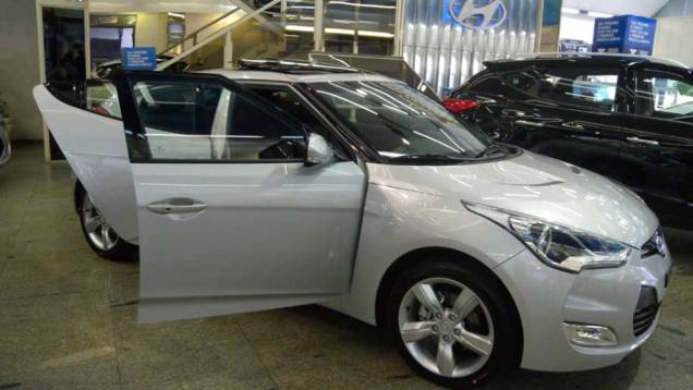 Hyundai Veloster | <a href="https://beta-develop.quatrorodas.abril.com.br/noticias/veloster-elantra-ja-estao-venda-concessionarias-hyundai-303518_p.shtml" rel="migration">Leia mais</a> Hyundai Veloster | <a href="https://beta-develop.quatrorodas.abril.com.br/noticias/veloster-elantra-ja-estao-venda-concessionarias-hyundai-303518_p.shtml" rel="migration">Leia mais</a>