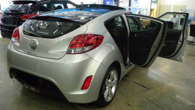 Hyundai Veloster | <a href="https://beta-develop.quatrorodas.abril.com.br/noticias/veloster-elantra-ja-estao-venda-concessionarias-hyundai-303518_p.shtml" rel="migration">Leia mais</a> Hyundai Veloster | <a href="https://beta-develop.quatrorodas.abril.com.br/noticias/veloster-elantra-ja-estao-venda-concessionarias-hyundai-303518_p.shtml" rel="migration">Leia mais</a>