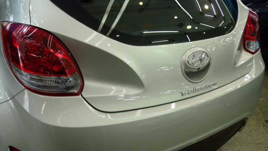 Hyundai Veloster | <a href="https://beta-develop.quatrorodas.abril.com.br/noticias/veloster-elantra-ja-estao-venda-concessionarias-hyundai-303518_p.shtml" rel="migration">Leia mais</a>