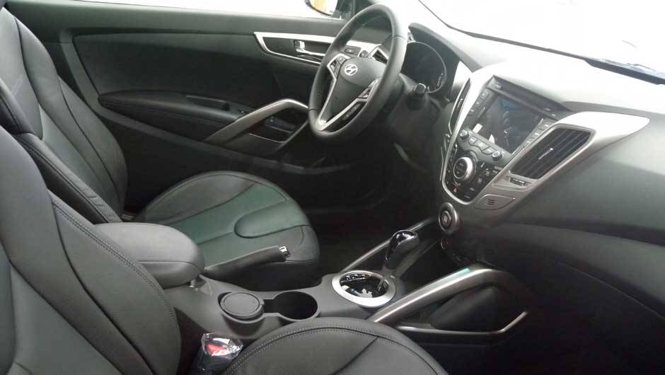 Hyundai Veloster | <a href="https://beta-develop.quatrorodas.abril.com.br/noticias/veloster-elantra-ja-estao-venda-concessionarias-hyundai-303518_p.shtml" rel="migration">Leia mais</a> Hyundai Veloster | <a href="https://beta-develop.quatrorodas.abril.com.br/noticias/veloster-elantra-ja-estao-venda-concessionarias-hyundai-303518_p.shtml" rel="migration">Leia mais</a>