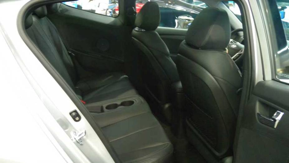 Hyundai Veloster | <a href="https://beta-develop.quatrorodas.abril.com.br/noticias/veloster-elantra-ja-estao-venda-concessionarias-hyundai-303518_p.shtml" rel="migration">Leia mais</a>