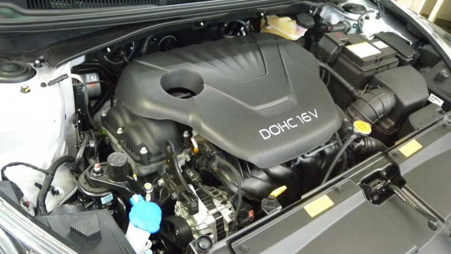 Hyundai Veloster | <a href="https://beta-develop.quatrorodas.abril.com.br/noticias/veloster-elantra-ja-estao-venda-concessionarias-hyundai-303518_p.shtml" rel="migration">Leia mais</a>