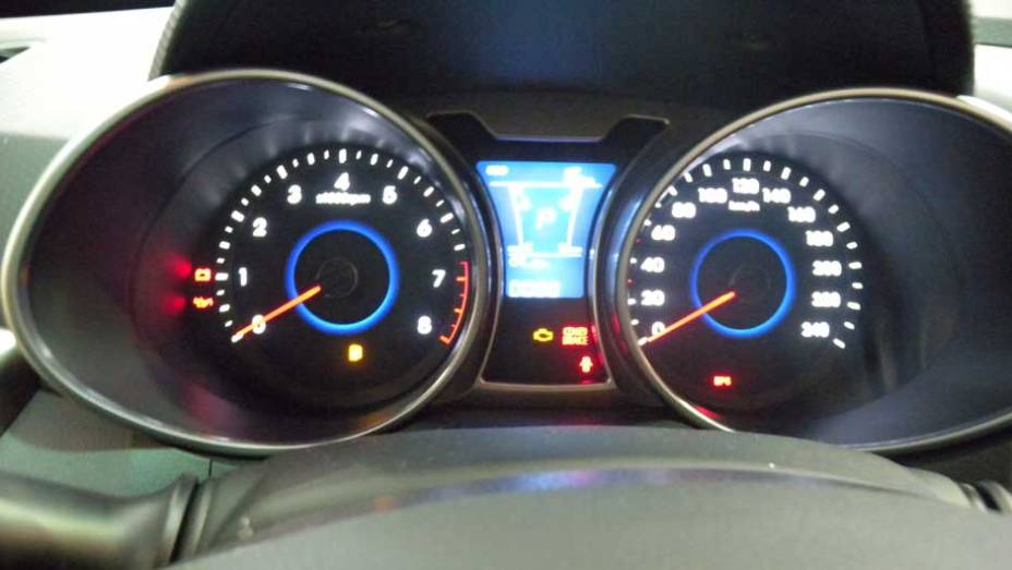 Hyundai Veloster | <a href="https://beta-develop.quatrorodas.abril.com.br/noticias/veloster-elantra-ja-estao-venda-concessionarias-hyundai-303518_p.shtml" rel="migration">Leia mais</a>