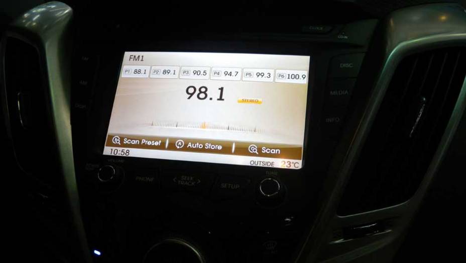 Hyundai Veloster | <a href="https://beta-develop.quatrorodas.abril.com.br/noticias/veloster-elantra-ja-estao-venda-concessionarias-hyundai-303518_p.shtml" rel="migration">Leia mais</a>