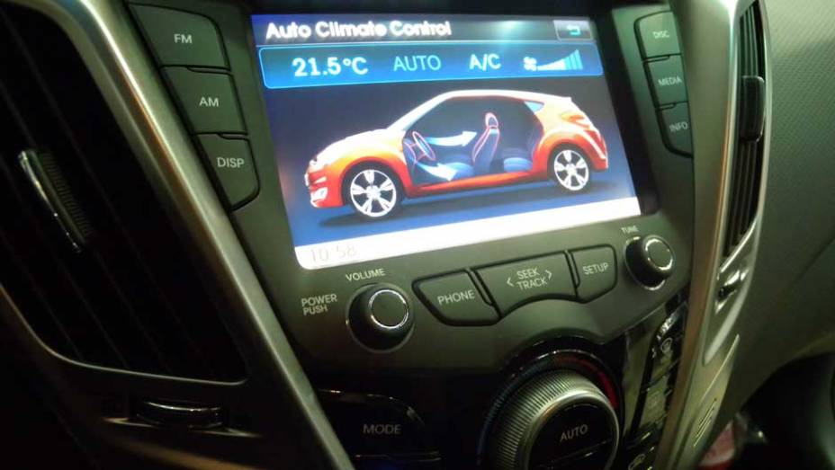 Hyundai Veloster | <a href="https://beta-develop.quatrorodas.abril.com.br/noticias/veloster-elantra-ja-estao-venda-concessionarias-hyundai-303518_p.shtml" rel="migration">Leia mais</a>