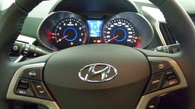 Hyundai Veloster | <a href="https://beta-develop.quatrorodas.abril.com.br/noticias/veloster-elantra-ja-estao-venda-concessionarias-hyundai-303518_p.shtml" rel="migration">Leia mais</a> Hyundai Veloster | <a href="https://beta-develop.quatrorodas.abril.com.br/noticias/veloster-elantra-ja-estao-venda-concessionarias-hyundai-303518_p.shtml" rel="migration">Leia mais</a>
