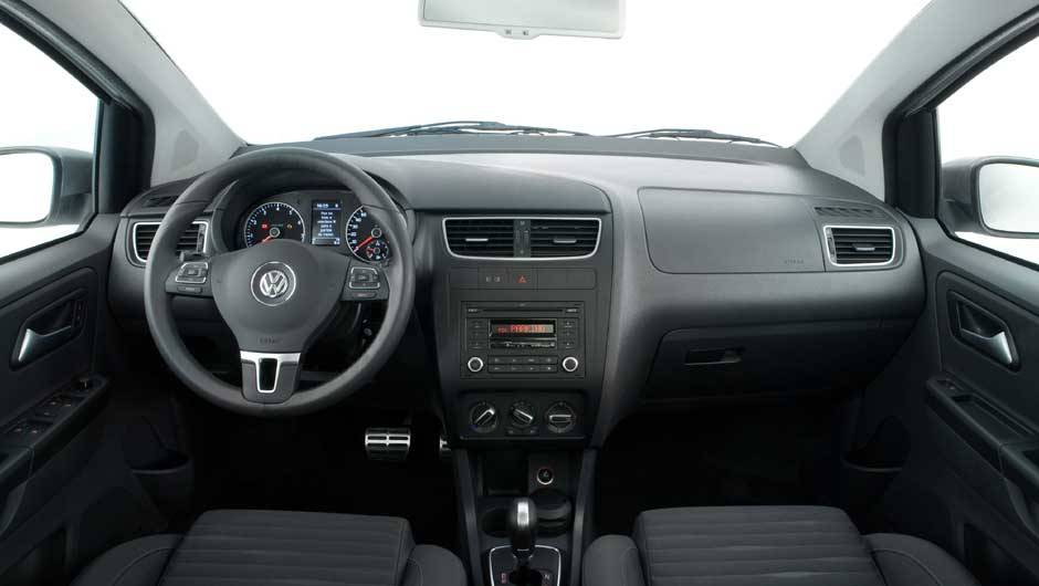 Interior vem recheado de itens de série. | <a href="https://beta-develop.quatrorodas.abril.com.br/carros/lancamentos/volkswagen-space-cross-638261.shtml" rel="migration">Leia mais</a> Interior vem recheado de itens de série. | <a href="https://beta-develop.quatrorodas.abril.com.br/carros/lancamentos/volkswagen-space-cross-638261.shtml" rel="migration">Leia mais</a>