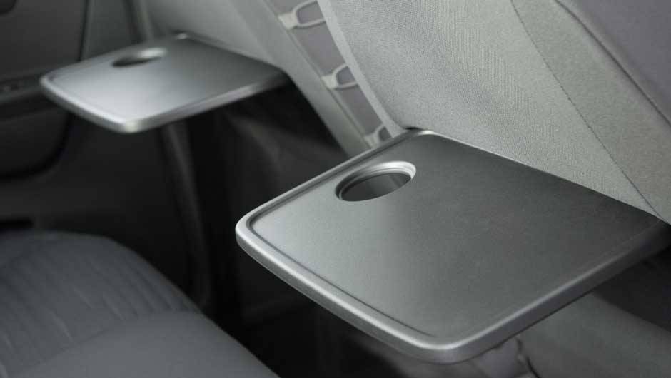 As mesinhas do tipo avião são oferecidas de série. | <a href="https://beta-develop.quatrorodas.abril.com.br/carros/lancamentos/volkswagen-space-cross-638261.shtml" rel="migration">Leia mais</a> As mesinhas do tipo avião são oferecidas de série. | <a href="https://beta-develop.quatrorodas.abril.com.br/carros/lancamentos/volkswagen-space-cross-638261.shtml" rel="migration">Leia mais</a>