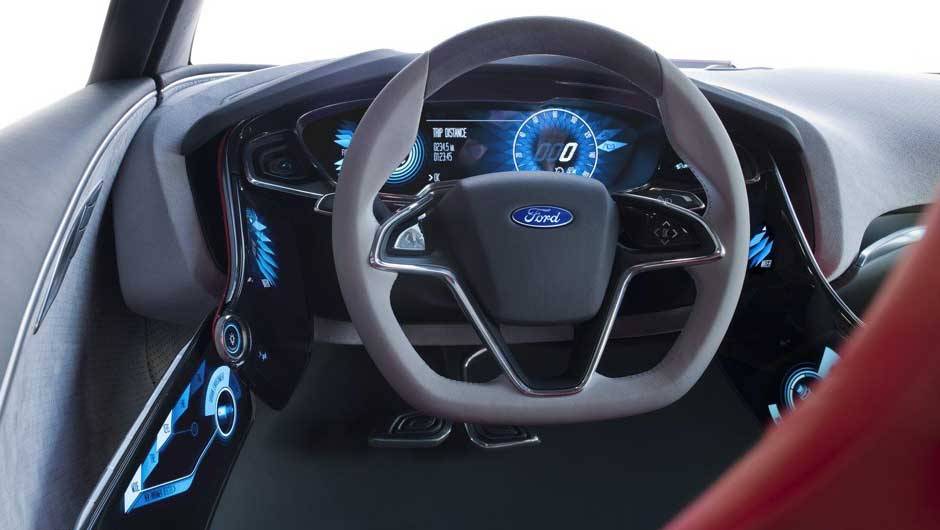 Outro destaque do Evos &eacute; a eletr&ocirc;nica embarcada no ve&iacute;culo | <a href="https://beta-develop.quatrorodas.abril.com.br/noticias/ford-mostra-cupe-esportivo-evos-300581_p.shtml" rel="migration">Leia mais</a>