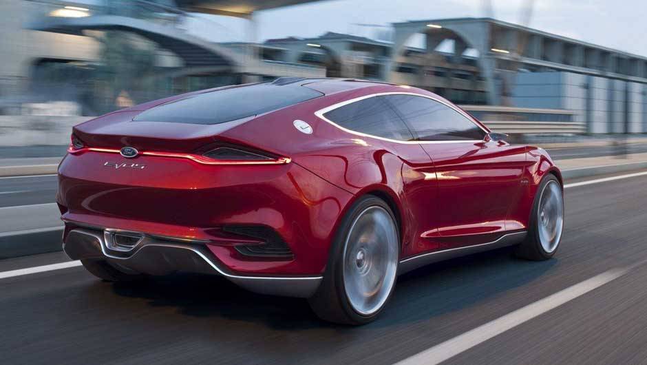 Embora a montadora n&atilde;o tenha revelado detalhes, o carro usar&aacute; um motor 2.0 a gasolina e um propulsor el&eacute;trico | <a href="https://beta-develop.quatrorodas.abril.com.br/noticias/ford-mostra-cupe-esportivo-evos-300581_p.shtml" rel="migration">Leia mais</a>