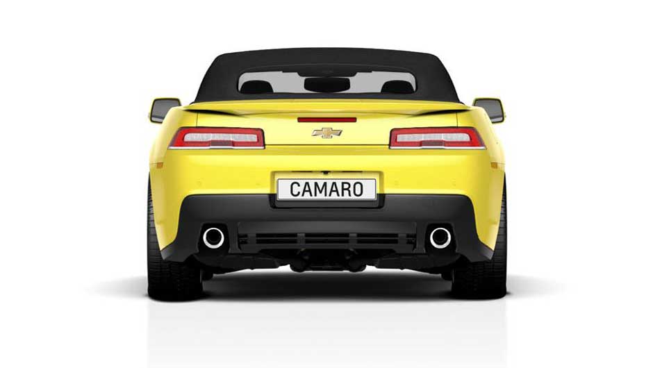 As antigas (e charmosas) lanternas divididas deram lugar a um conjunto &uacute;nico e retangular | <a href="https://beta-develop.quatrorodas.abril.com.br/noticias/fabricantes/chevrolet-traz-camaro-conversivel-ao-brasil-785537.shtml" rel="migration">Leia mais</a>
