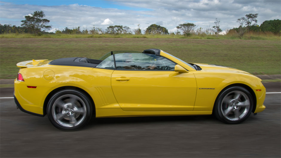 Para entregar toda a pot&ecirc;ncia para as rodas traseiras, o Camaro conta com uma transmiss&atilde;o sequencial/autom&aacute;tica de seis velocidades GR6 | <a href="https://beta-develop.quatrorodas.abril.com.br/noticias/fabricantes/chevrolet-traz-camaro-conversivel-ao-brasil-785537.shtm" rel="migration"></a>