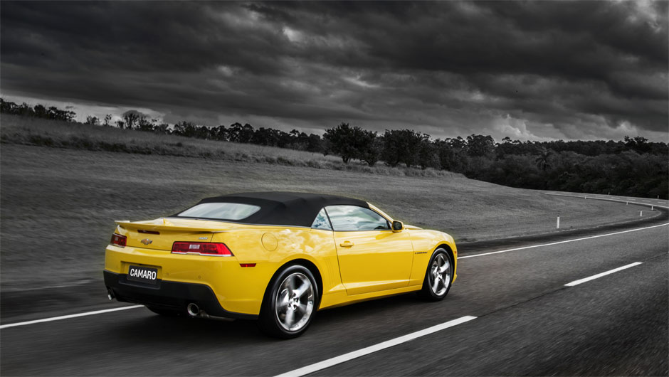 O novo Chevrolet Camaro convers&iacute;vel j&aacute; est&aacute; dispon&iacute;vel na rede autorizada em quatro cores: Preto Global, Branco Summit, Amarelo Lemon Peel, Cinza Ashen | <a href="https://beta-develop.quatrorodas.abril.com.br/noticias/fabricantes/chevrolet-traz-camaro-conversivel-ao-br" rel="migration"></a>