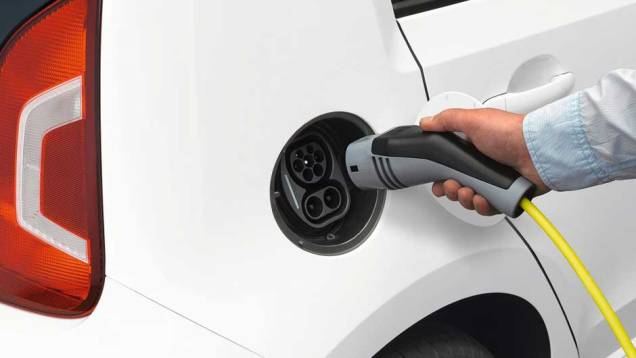 Carregar 80% das baterias em pontos de recarga r&aacute;pida levar&aacute; aproximadamente meia hora | <a href="https://beta-develop.quatrorodas.abril.com.br/saloes/frankfurt/2013/volkswagen-e-golf-e-up-752904.shtml" rel="migration">Leia mais</a>