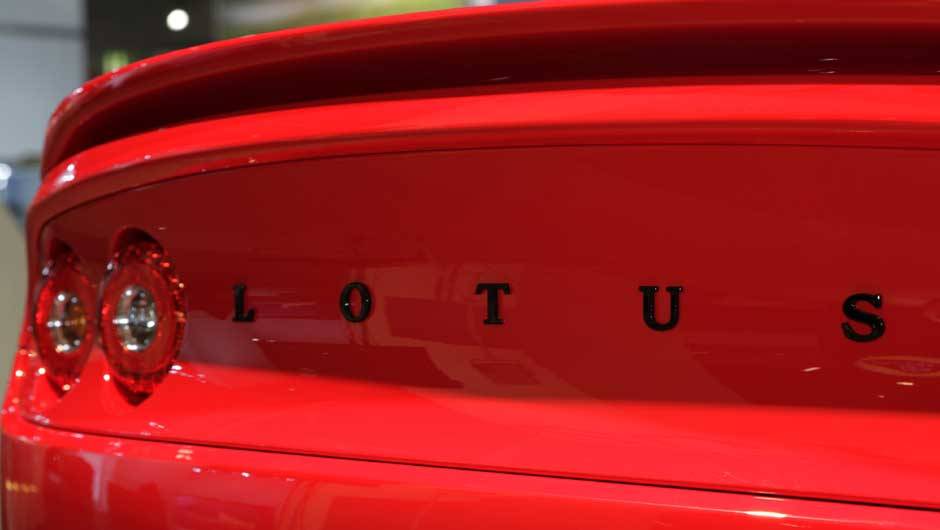 Paddles atr&aacute;s do volante permitem que motorista troque modo autom&aacute;tico para o manual