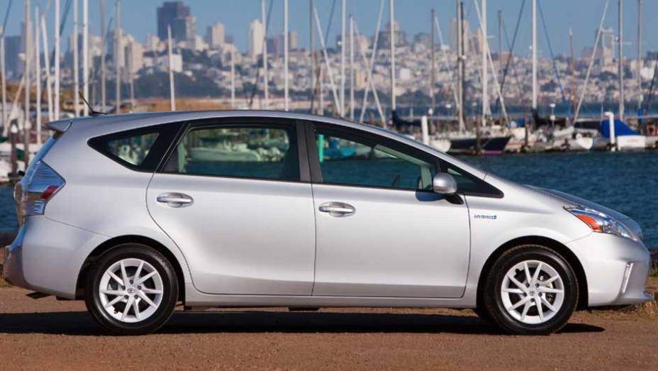 Prius+ terá motor a gasolina somado a um elétrico Prius+ terá motor a gasolina somado a um elétrico