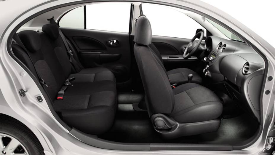 Modelo possui, por ora, motor 1.0 16V de 74 cv de pot&ecirc;ncia <a href="https://beta-develop.quatrorodas.abril.com.br/carros/lancamentos/nissan-march-640874.shtml" rel="migration">Leia mais</a>