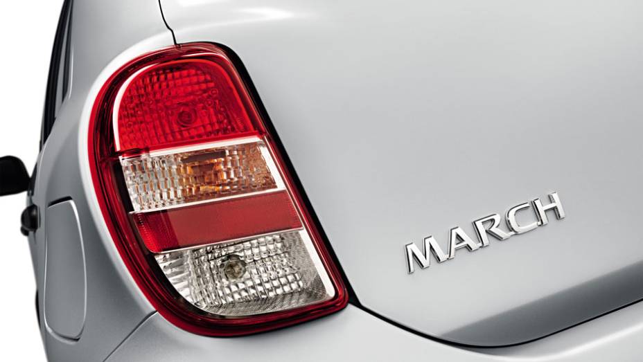 Rodas de 15 polegadas s&atilde;o opcionais no compacto <a href="https://beta-develop.quatrorodas.abril.com.br/carros/lancamentos/nissan-march-640874.shtml" rel="migration">Leia mais</a>