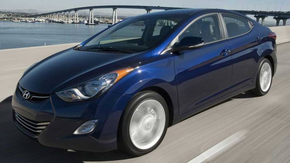 Entre os itens de série estão ar-condicionado dual-zone e piloto automático Entre os itens de série estão ar-condicionado dual-zone e piloto automático