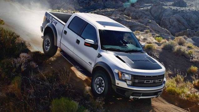 Picape tamb&eacute;m ganhou novo diferencial que ajusta o torque entre as rodas | <a href="https://beta-develop.quatrorodas.abril.com.br/noticias/nova-linha-ford-f-150-ganha-camera-dianteira-303573_p.shtml" rel="migration">Leia mais</a>