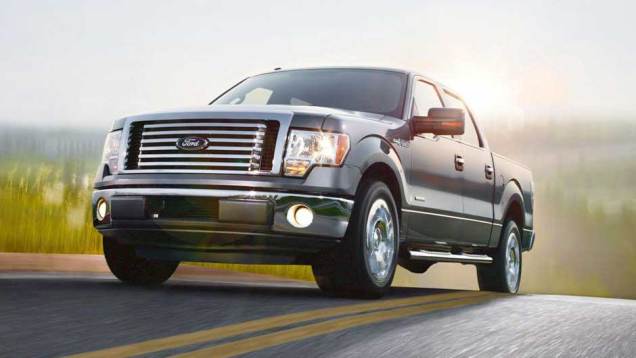 F-150 &eacute; a picape de entrada da Ford comercializada nos EUA | <a href="https://beta-develop.quatrorodas.abril.com.br/noticias/nova-linha-ford-f-150-ganha-camera-dianteira-303573_p.shtml" rel="migration">Leia mais</a>
