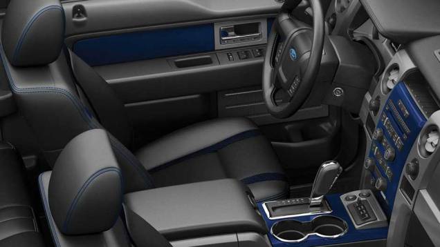 Modelo possui transmissão automática | <a href="https://beta-develop.quatrorodas.abril.com.br/noticias/nova-linha-ford-f-150-ganha-camera-dianteira-303573_p.shtml" rel="migration">Leia mais</a> Modelo possui transmissão automática | <a href="https://beta-develop.quatrorodas.abril.com.br/noticias/nova-linha-ford-f-150-ganha-camera-dianteira-303573_p.shtml" rel="migration">Leia mais</a>