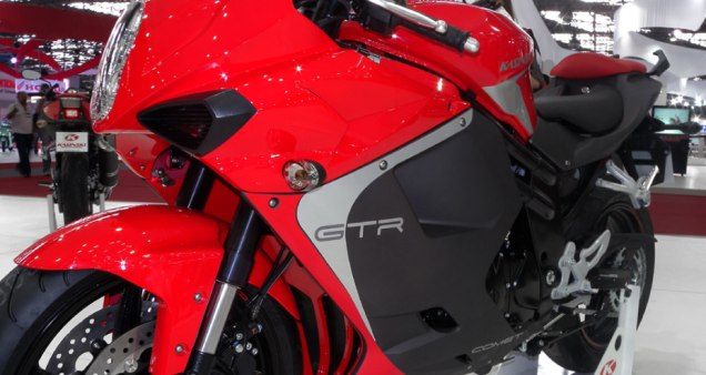 Moto está prevista para o segundo semestre de 2012 | <a href="https://beta-develop.quatrorodas.abril.com.br/moto/noticias/kasinski-lanca-comet-gt-650-642081.shtml" rel="migration">Leia mais</a> Moto está prevista para o segundo semestre de 2012 | <a href="https://beta-develop.quatrorodas.abril.com.br/moto/noticias/kasinski-lanca-comet-gt-650-642081.shtml" rel="migration">Leia mais</a>