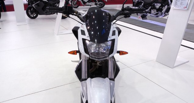 Naked tem desenvolvido na It&aacute;lia | <a href="https://beta-develop.quatrorodas.abril.com.br/moto/noticias/kasinski-apresenta-nova-comet-gt-150-642186.shtml" rel="migration">Leia mais</a>