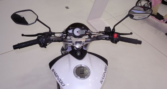 Pre&ccedil;os ainda n&atilde;o foram definidos | <a href="https://beta-develop.quatrorodas.abril.com.br/moto/noticias/kasinski-apresenta-nova-comet-gt-150-642186.shtml" rel="migration">Leia mais</a>