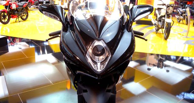 F4 também foi apresentada no salão | <a href="https://beta-develop.quatrorodas.abril.com.br/moto/noticias/mv-agusta-f4-ultrapassa-300-km-h-642365.shtml" rel="migration">Leia mais</a> F4 também foi apresentada no salão | <a href="https://beta-develop.quatrorodas.abril.com.br/moto/noticias/mv-agusta-f4-ultrapassa-300-km-h-642365.shtml" rel="migration">Leia mais</a>