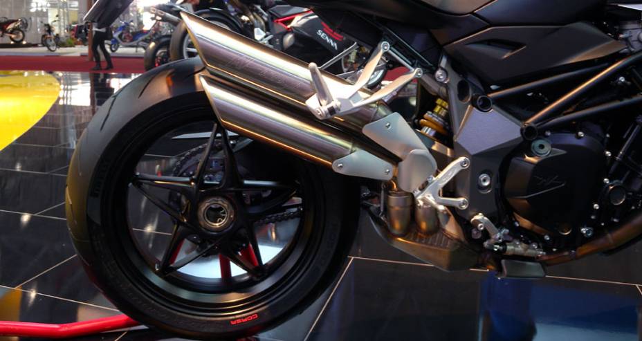 Motor tem 187 cv de potência | <a href="https://beta-develop.quatrorodas.abril.com.br/moto/noticias/mv-agusta-f4-ultrapassa-300-km-h-642365.shtml" rel="migration">Leia mais</a> Motor tem 187 cv de potência | <a href="https://beta-develop.quatrorodas.abril.com.br/moto/noticias/mv-agusta-f4-ultrapassa-300-km-h-642365.shtml" rel="migration">Leia mais</a>