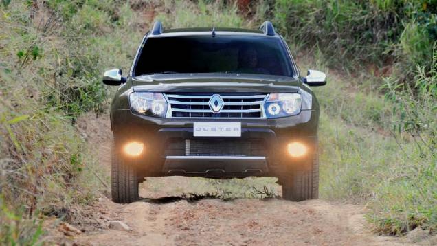Faróis da topo-de-linha possuem máscara negra | <a href="https://beta-develop.quatrorodas.abril.com.br/carros/lancamentos/renault-duster-642260.shtml" rel="migration">Leia mais</a> Faróis da topo-de-linha possuem máscara negra | <a href="https://beta-develop.quatrorodas.abril.com.br/carros/lancamentos/renault-duster-642260.shtml" rel="migration">Leia mais</a>