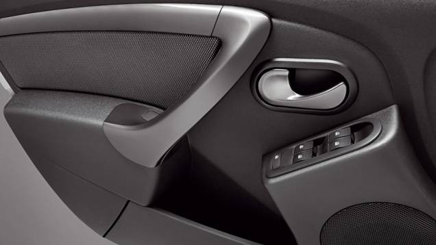 Acabamento das portas é semelhante ao dos outros modelos da marca | <a href="https://beta-develop.quatrorodas.abril.com.br/carros/lancamentos/renault-duster-642260.shtml" rel="migration">Leia mais</a> Acabamento das portas é semelhante ao dos outros modelos da marca | <a href="https://beta-develop.quatrorodas.abril.com.br/carros/lancamentos/renault-duster-642260.shtml" rel="migration">Leia mais</a>