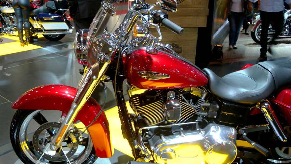 Switchback tem pre&ccedil;o sugerido de R$ 43.700 | <a href="https://beta-develop.quatrorodas.abril.com.br/moto/noticias/harley-davidson-lanca-switchback-642198.shtml" rel="migration">Leia mais</a>
