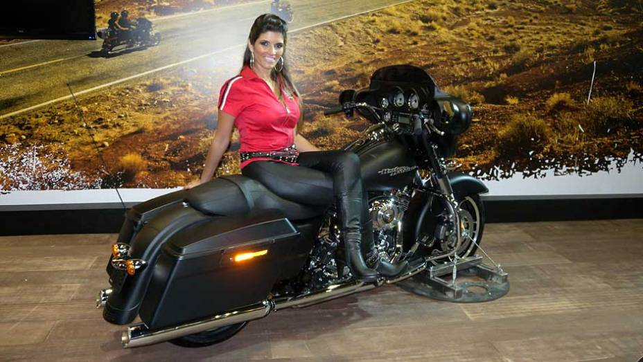 Modelo mais vendido da marca ganha versão 2012 | <a href="https://beta-develop.quatrorodas.abril.com.br/moto/noticias/h-d-street-glide-versao-2012-642201.shtml" rel="migration">Leia mais</a>