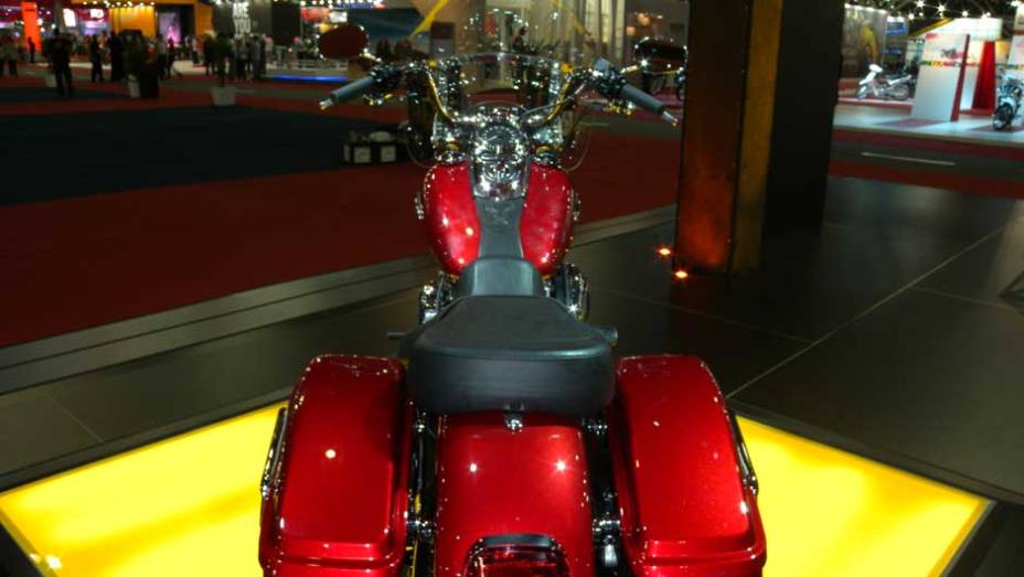 Moto vem com freios ABS de s&eacute;rie | <a href="https://beta-develop.quatrorodas.abril.com.br/moto/noticias/harley-davidson-lanca-switchback-642198.shtml" rel="migration">Leia mais</a>