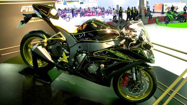 Edição especial terá apenas 50 unidades | <a href="https://beta-develop.quatrorodas.abril.com.br/moto/noticias/fittipaldi-ganha-moto-kawasaki-sua-homenagem-642231.shtml" rel="migration">Leia mais</a> Edição especial terá apenas 50 unidades | <a href="https://beta-develop.quatrorodas.abril.com.br/moto/noticias/fittipaldi-ganha-moto-kawasaki-sua-homenagem-642231.shtml" rel="migration">Leia mais</a>