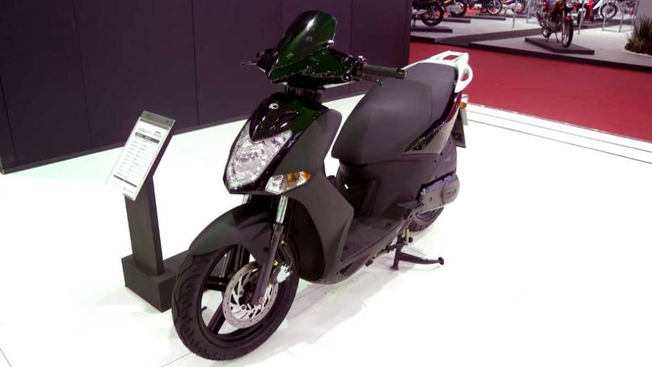 Motor monocilíndrico é de 163 cc | <a href="https://beta-develop.quatrorodas.abril.com.br/moto/noticias/kawasaki-ingressa-segmento-scooters-642233.shtml" rel="migration">Leia mais</a>