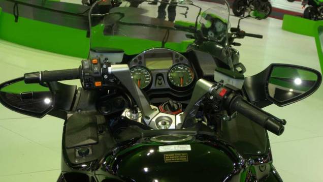 A touring chega ao Brasil recheada de tecnologia | <a href="https://beta-develop.quatrorodas.abril.com.br/moto/noticias/kawasaki-concours-14-entra-segmento-inedito-marca-642160.shtml" rel="migration">Leia mais</a> A touring chega ao Brasil recheada de tecnologia | <a href="https://beta-develop.quatrorodas.abril.com.br/moto/noticias/kawasaki-concours-14-entra-segmento-inedito-marca-642160.shtml" rel="migration">Leia mais</a>